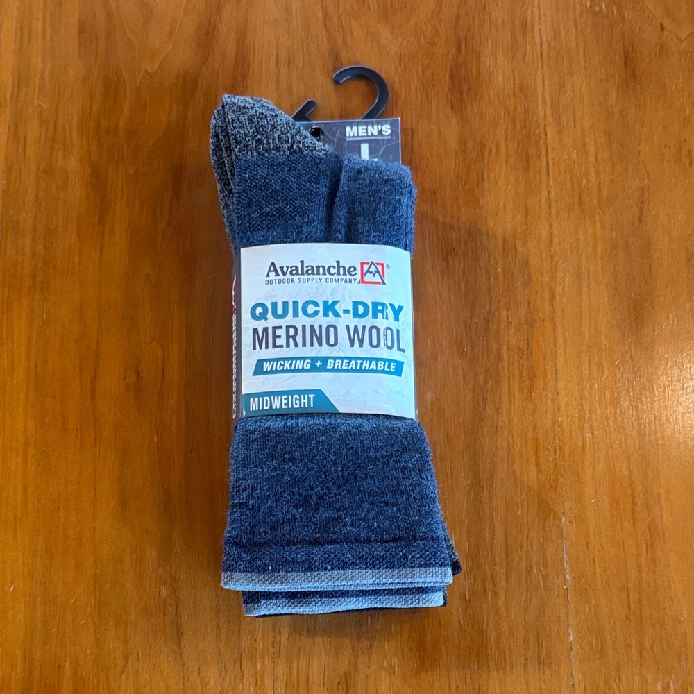 Avalanche Men's Merino Wool Athletic Socks - Dark Blue and Light Gray